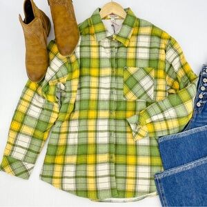 Plaid fleece lined button down jacket 💛💚